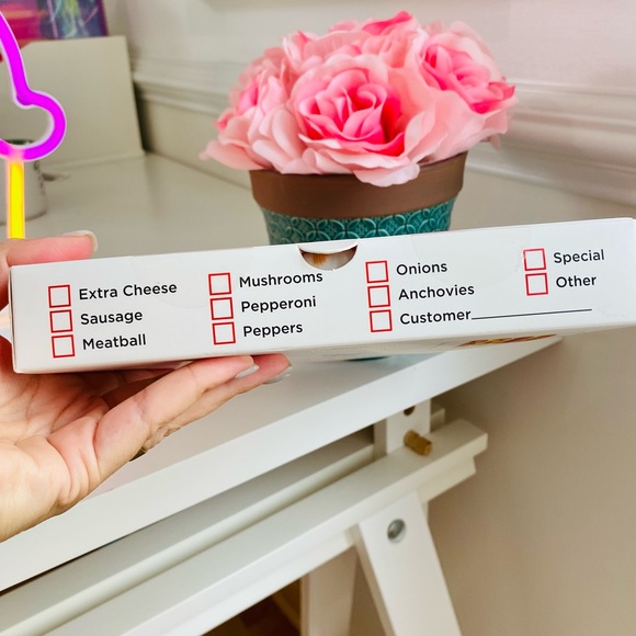 ⭐️Pizza lovers ⭐️🍕♥️ NWT box of 4 pairs of pizza socks - Picture 2 of 4